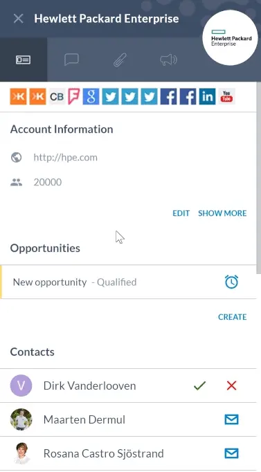 En animerad gif som visar hur Salesflare hjälper till att automatisera kunddata genom sin sidopanel med smarta kontakter.