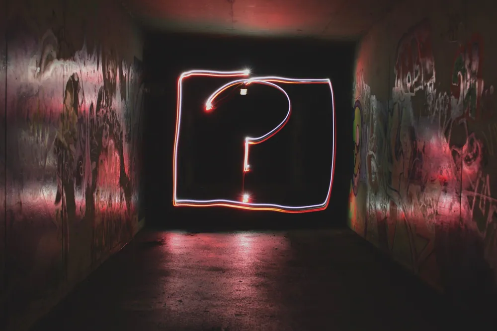 signo de interrogación de neón